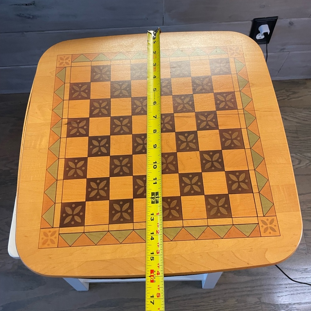 Longaberger Large checkerboard basket & Small tic tac toe basket w/ game pieces - Picture 11 of 16